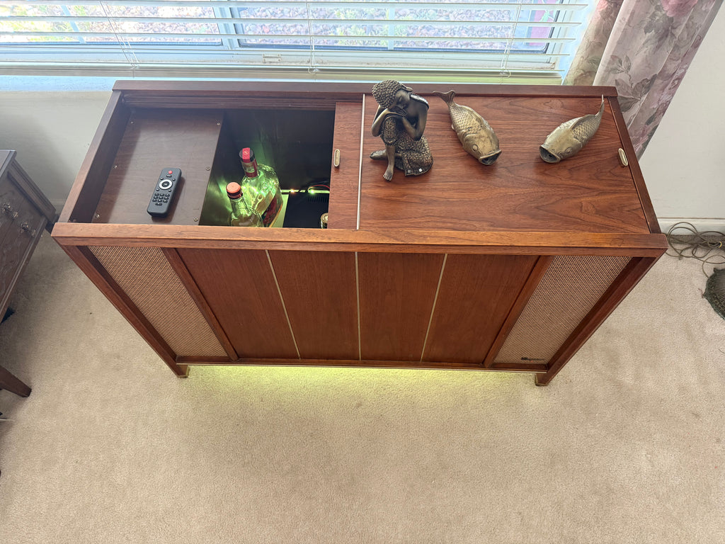 Keep It Classic - Console Stereo/Bar
