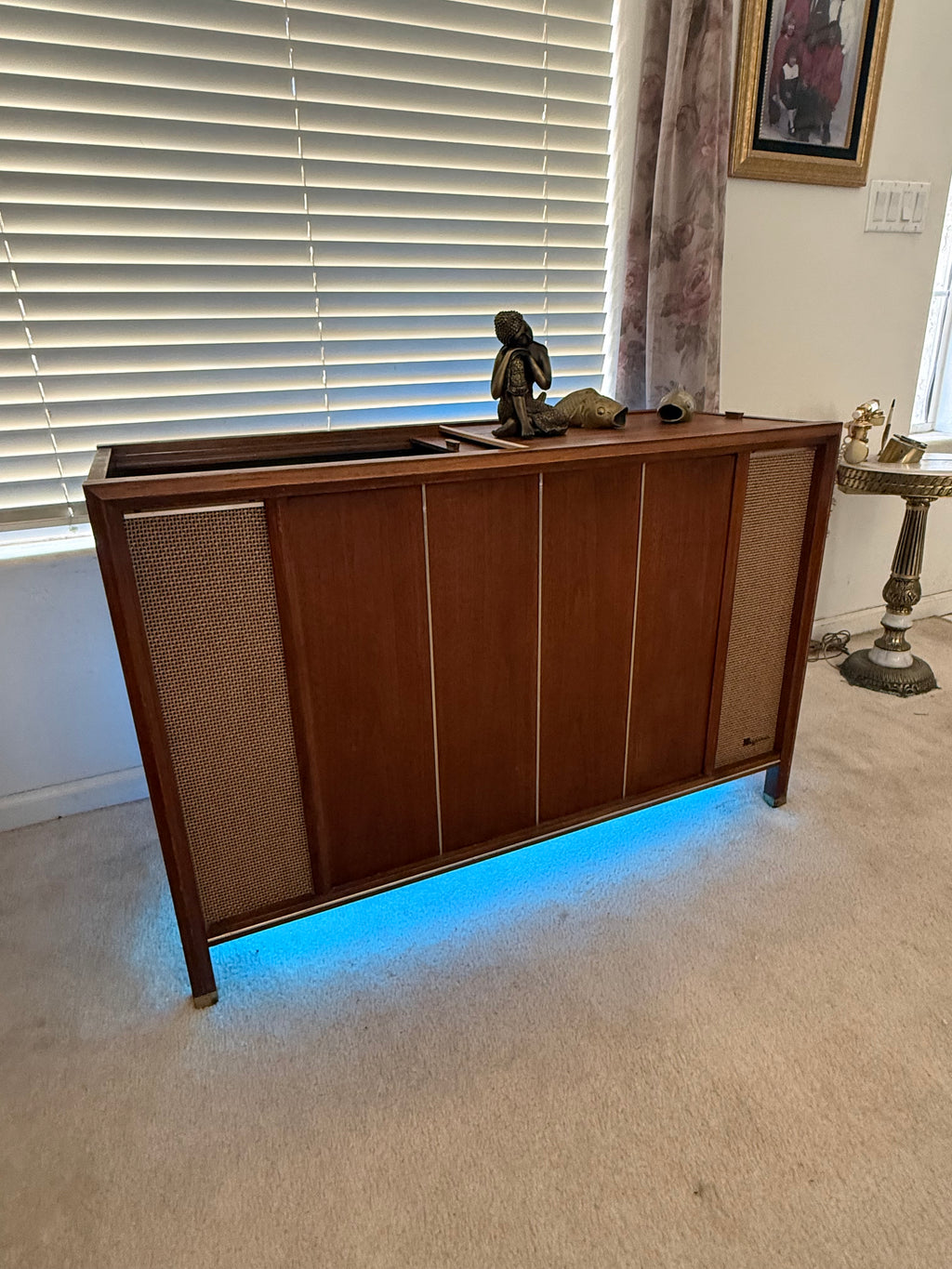 Keep It Classic - Console Stereo/Bar