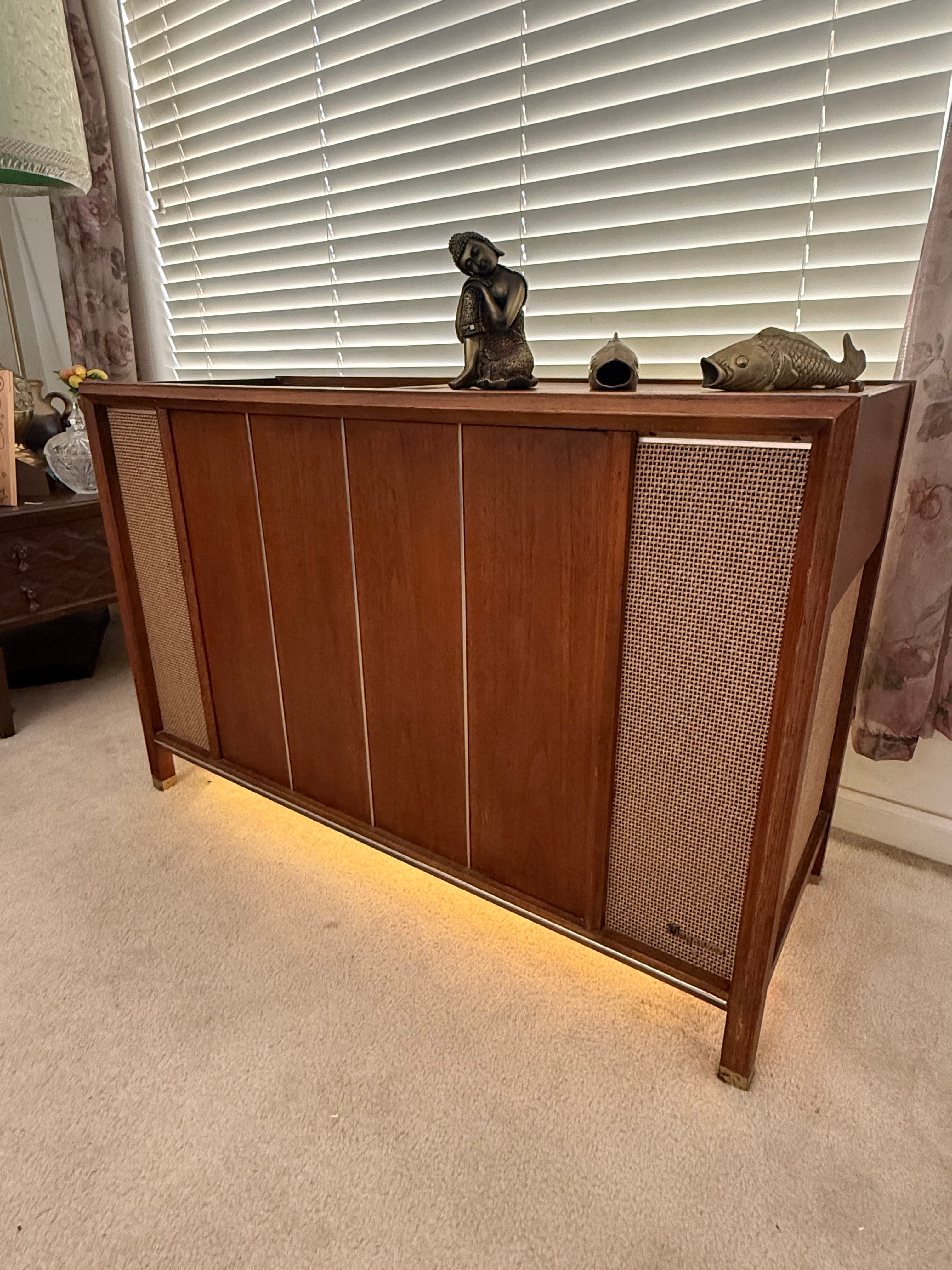 Keep It Classic - Console Stereo/Bar