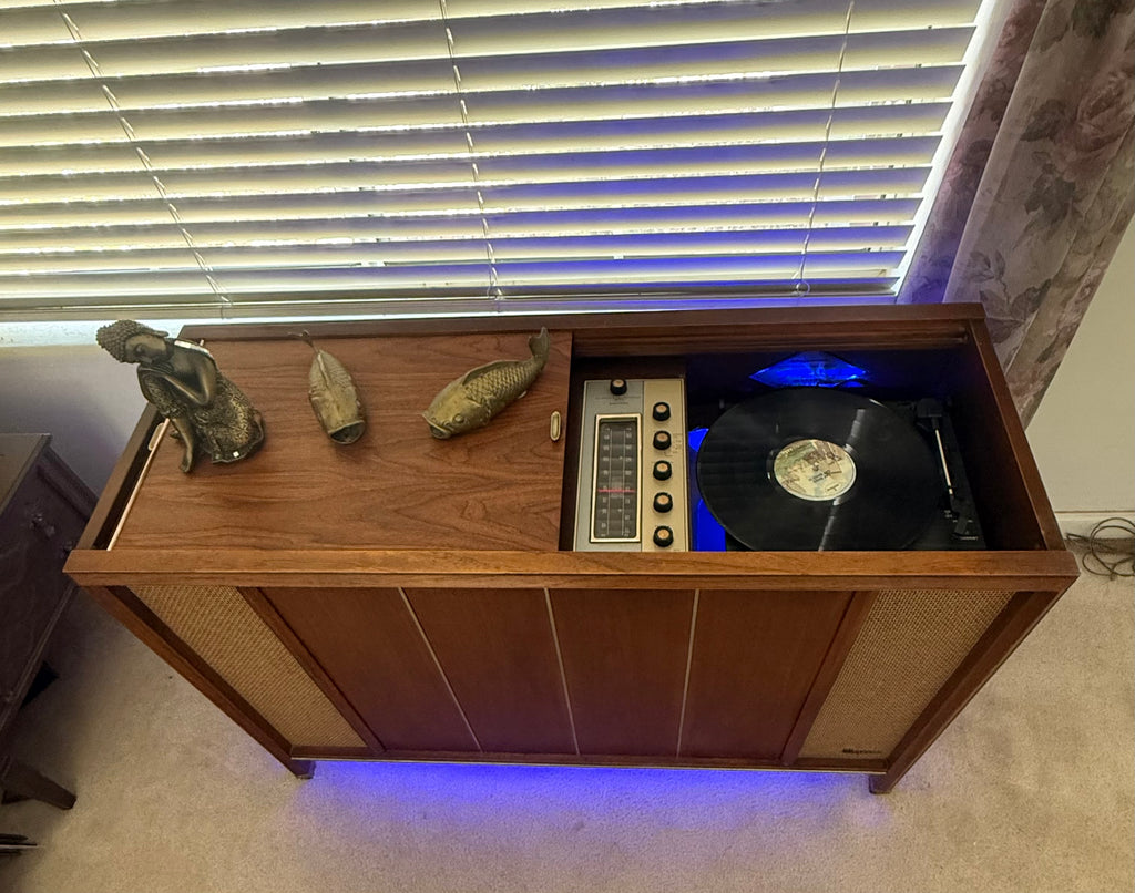 Keep It Classic - Console Stereo/Bar