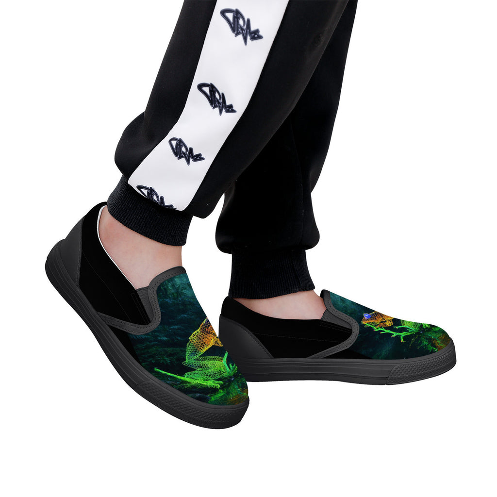 Feeling Froggy -  Original artwork by Craig Davoll - D28 Kids Slip-on shoes - Black