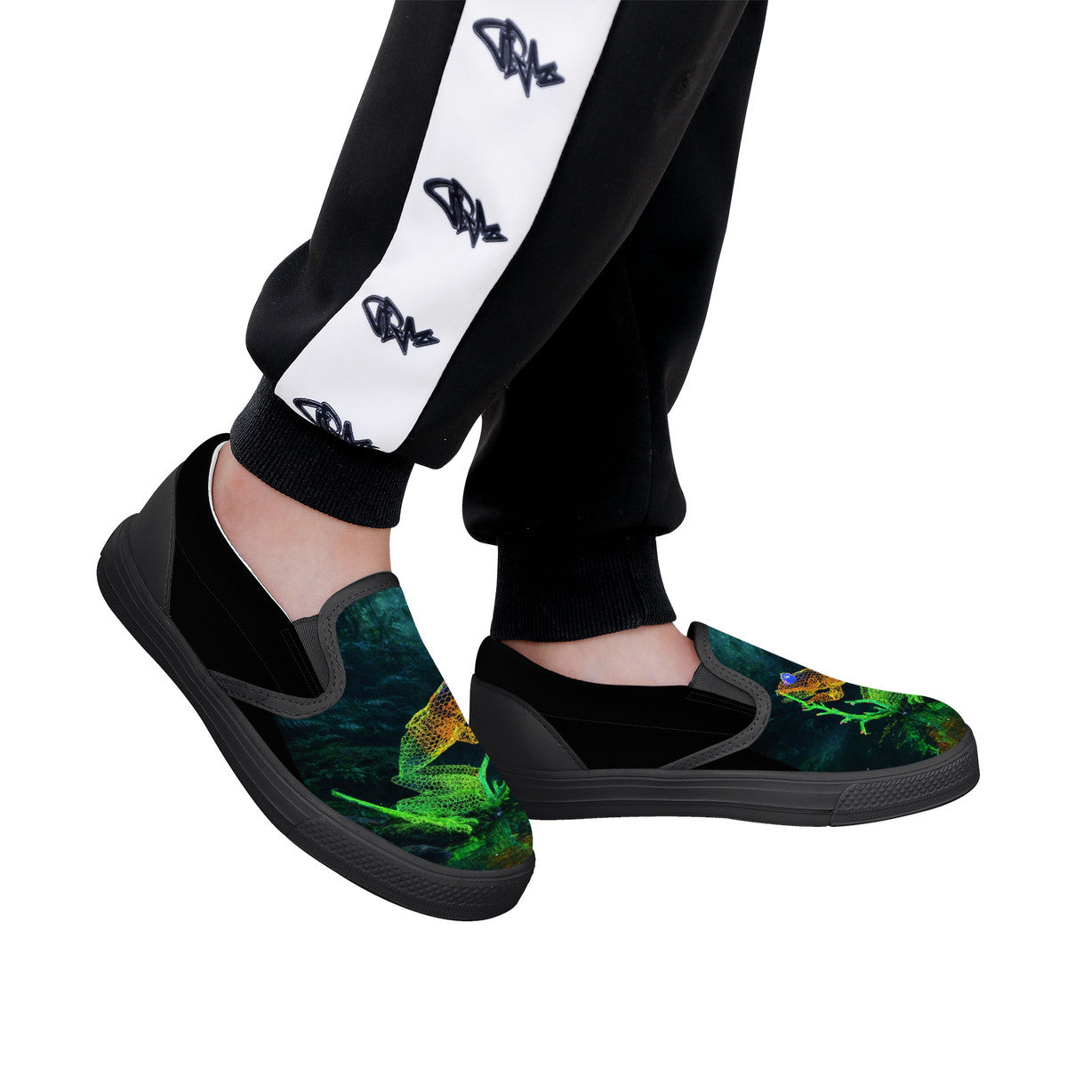 Feeling Froggy -  Original artwork by Craig Davoll - D28 Kids Slip-on shoes - Black
